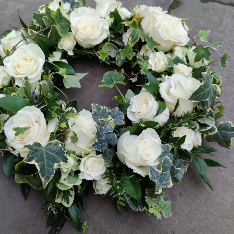 Large White Rose Wreath – buy online or call 01865 240709